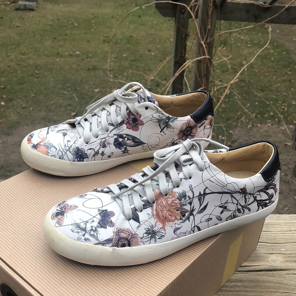 EUC Bussola leather sneakers/shoes EU37
